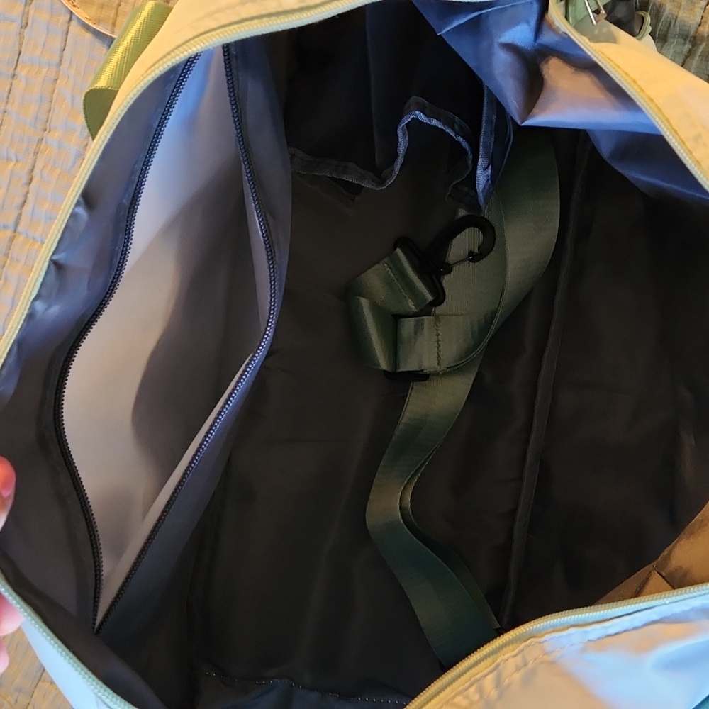 Stylish Sage Green Duffel Bag - Picture 6 of 11